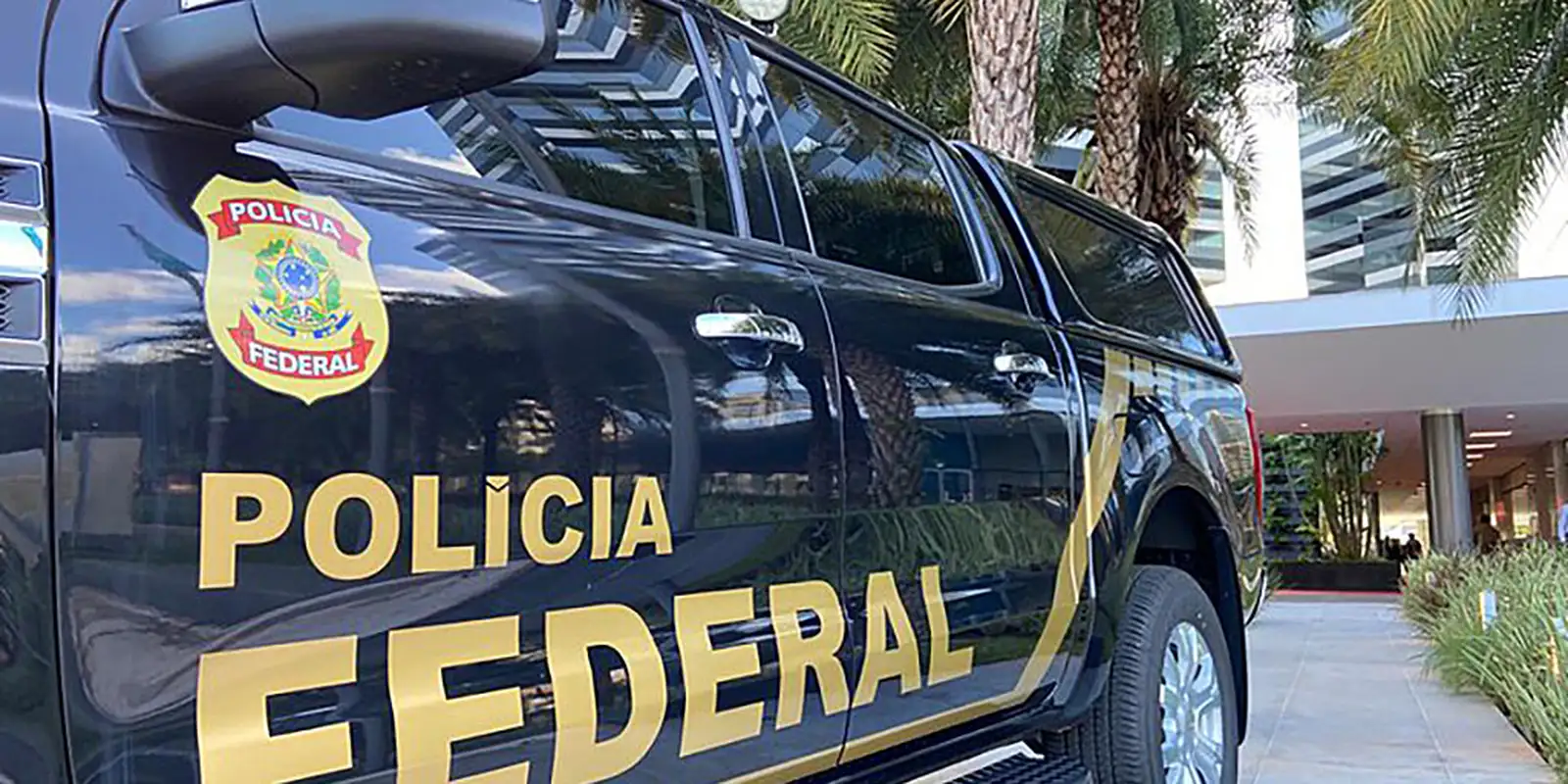 PF investiga suspeitos de transportar bebida ilegal do Uruguai