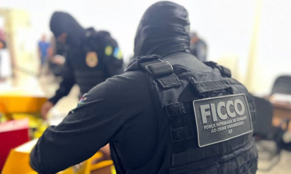 forças de segurança estaduais, o grupo também apreendeu mais de 1 tonelada de en